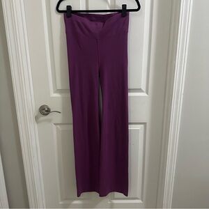 PACT Organic Cotton Ribbed Bootcut Leggings Women’s Size Large Plum Purple color